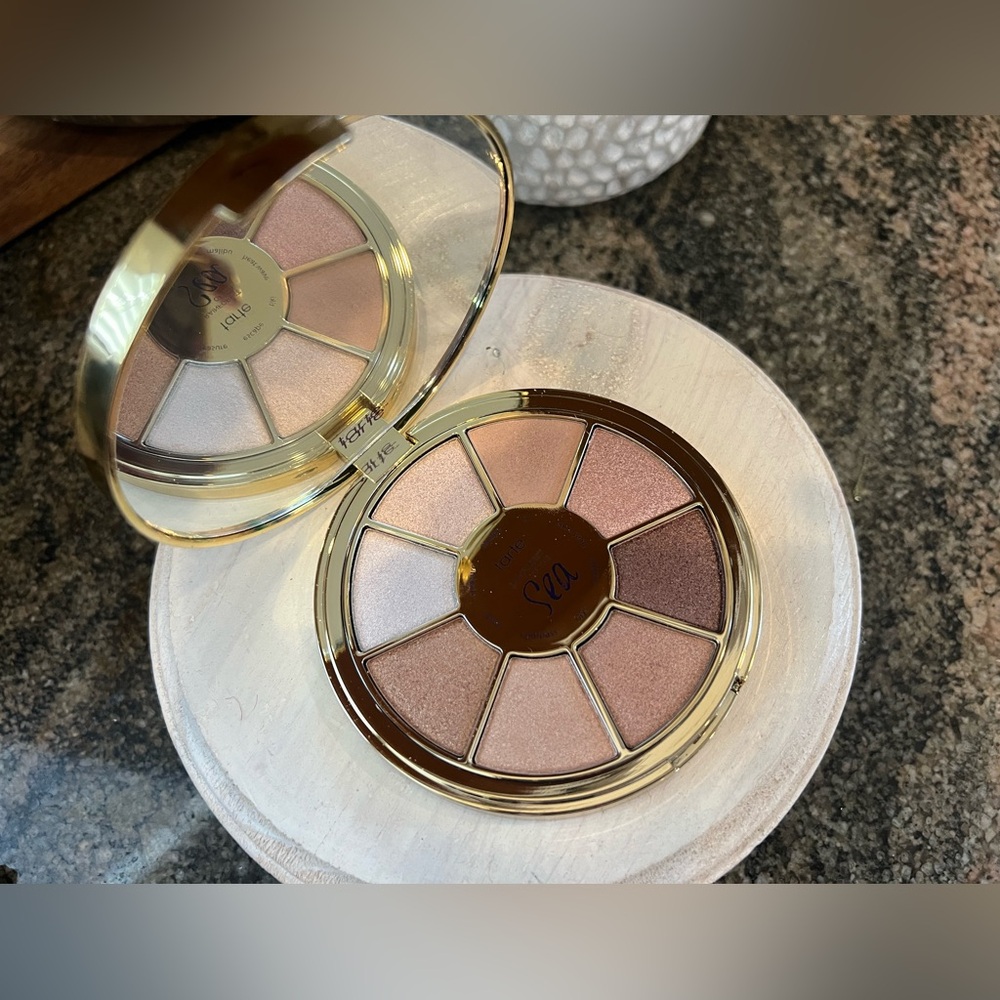 RARE and Sought After Tarte Rainforest of the Sea Volume III Eyeshadow Palette - Picture 7 of 7